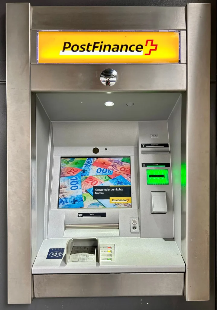 Distributeur de billets Postomat de PostFinance